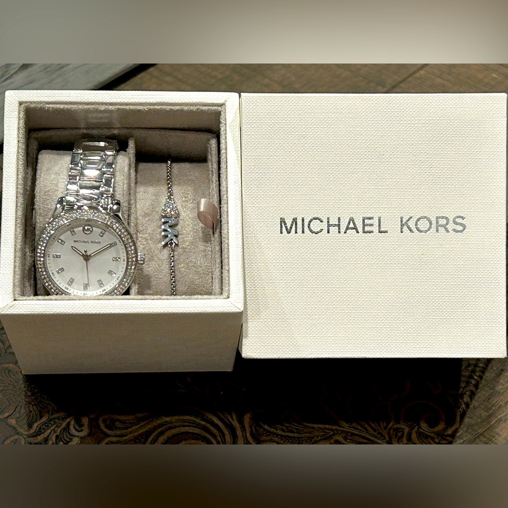 NWT!! MICHAEL KORS Mini Tibby Pavé Silver-Tone Watch and Bracelet Gift Set